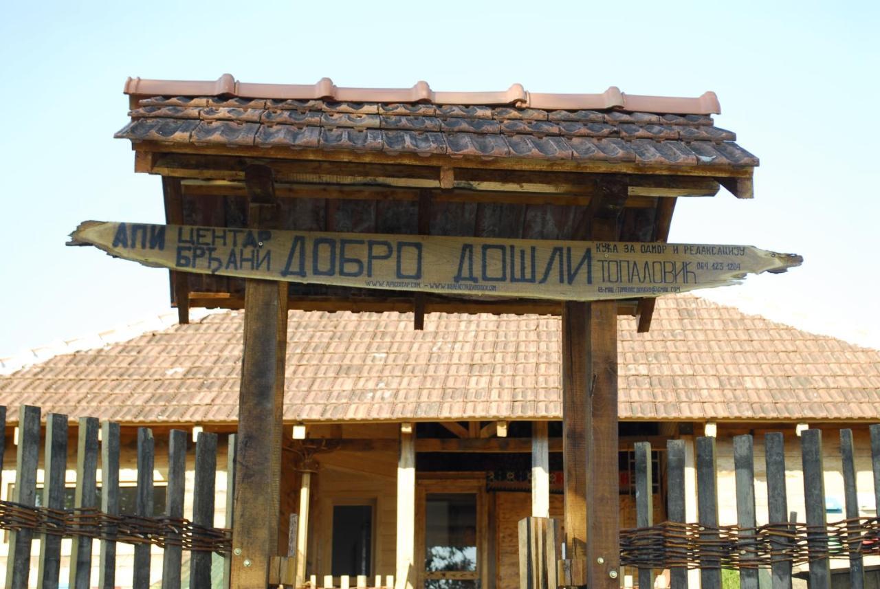 Bungalovi Api-Centar Gornji Milanovac Buitenkant foto